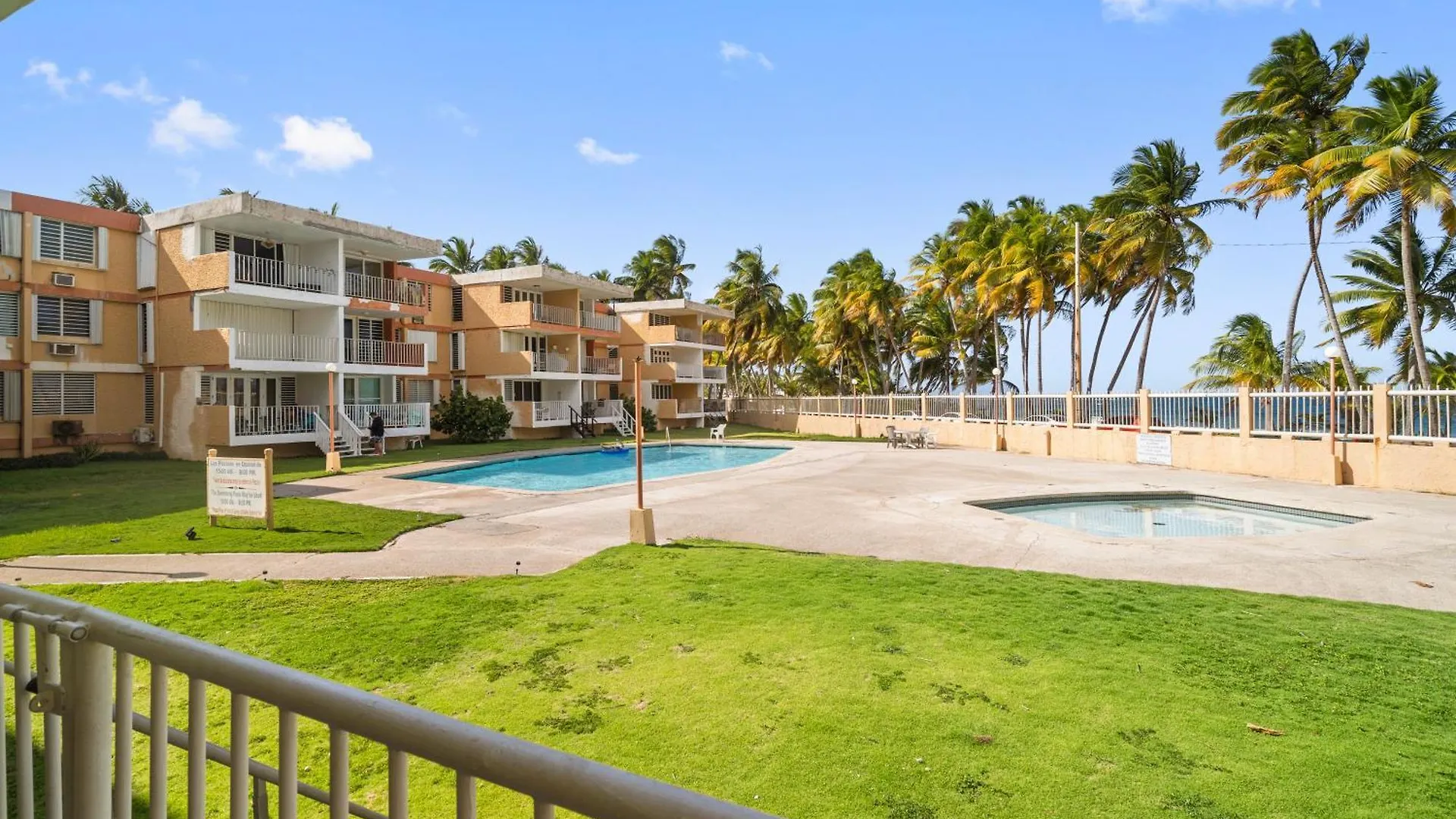 Ocean Blue Beach Apt Luquillo Apartment